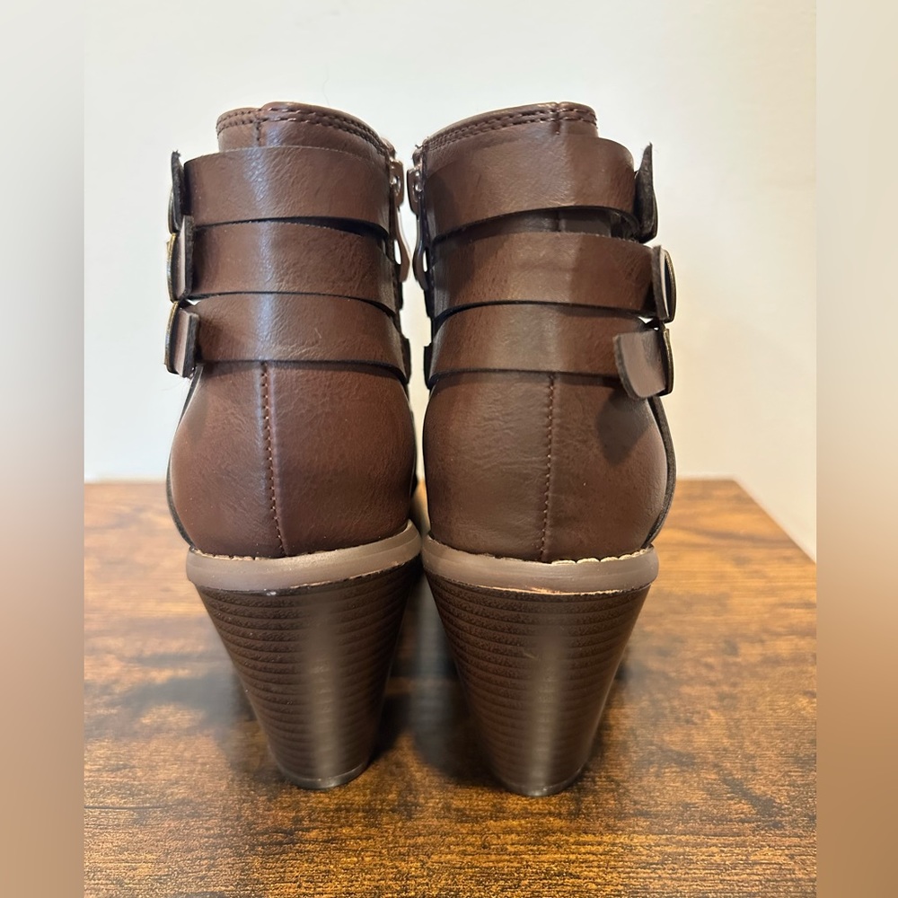 Journee Collection Womens Multi Strap Ankle Boots NWT Size 8 - Picture 4 of 8